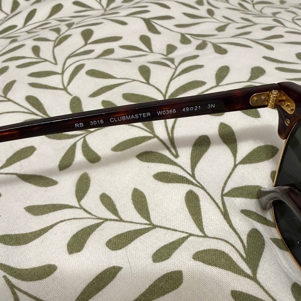 Ray-Ban Classic Clubmaster - Picture 3 of 6